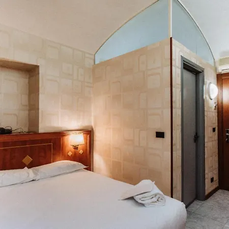 Chelsea Hotel 3*
